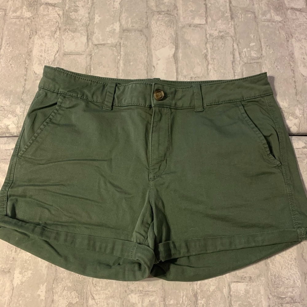 American Eagle Midi Cargo shorts